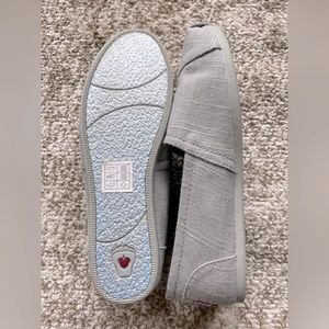 BOBS by Skechers grey slip on shoe - size 6.5